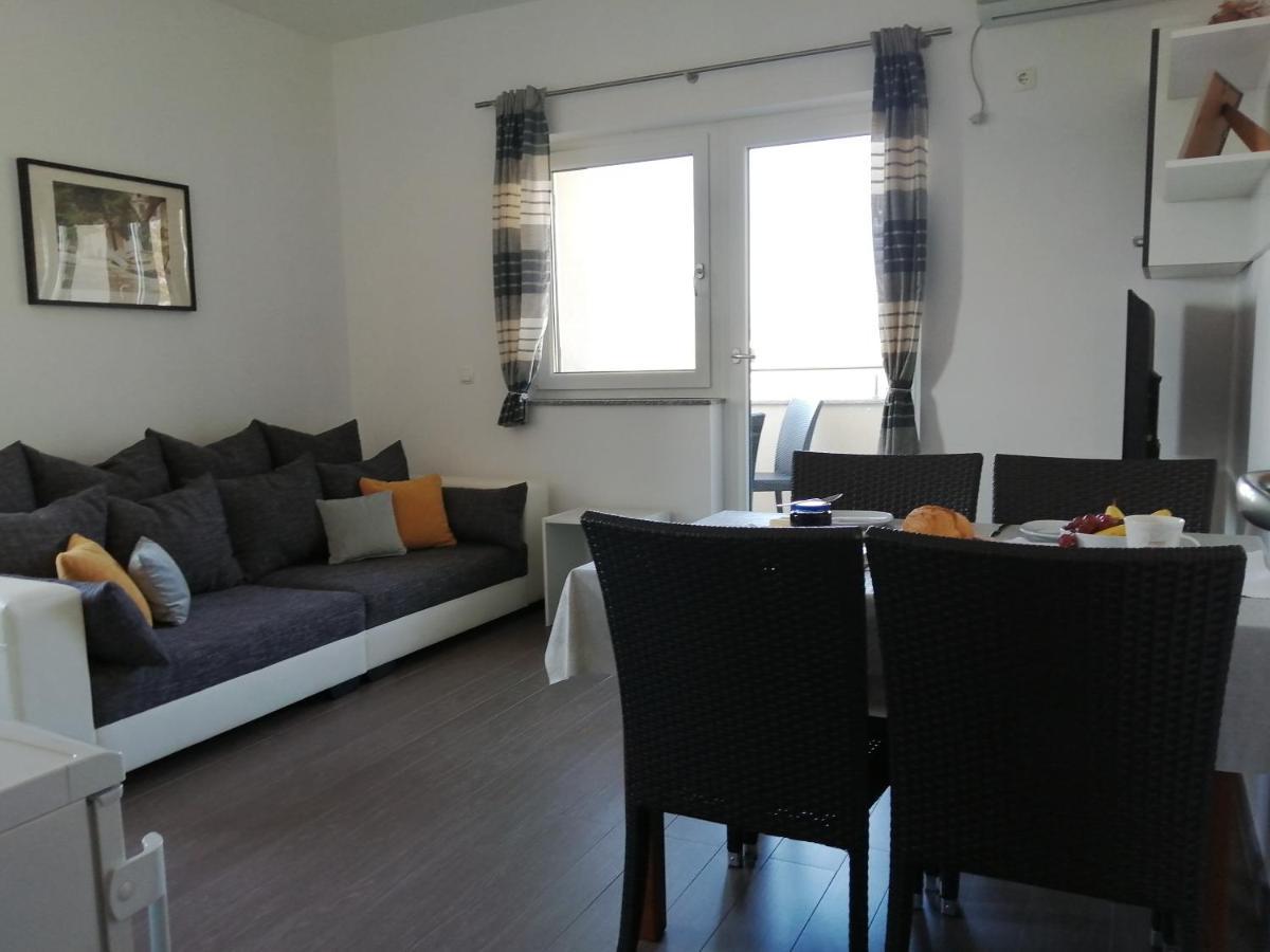 Villa Luce Apartment House Karlobag Εξωτερικό φωτογραφία